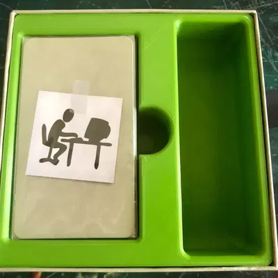 Hộp đựng thẻ bài cho trò chơi "Finished!