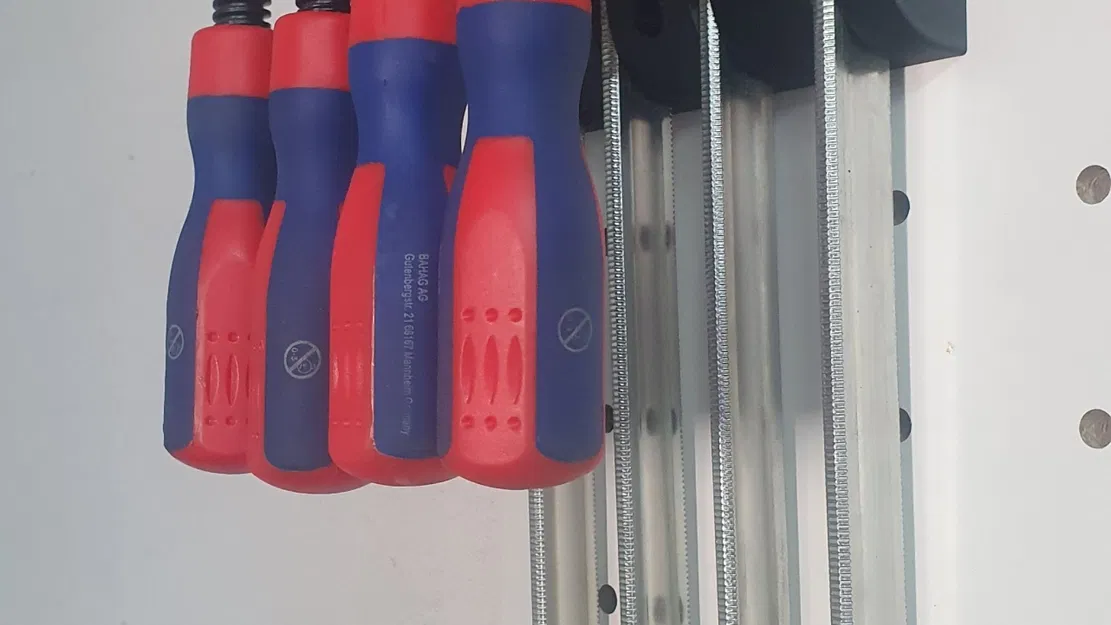 Giá đỡ kẹp cho bảng ghim 50x50x8mm - Image 1