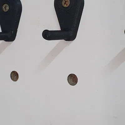 Giá treo cho bảng ghim với lỗ 8x15mm