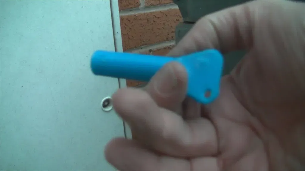 Chìa khóa hình tam giác cho tủ điện/gas dài - Image 12