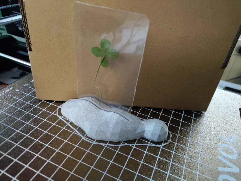 Giá đỡ thẻ nhỏ hình khối blob phong cách low poly - Image 1