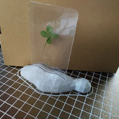 Giá đỡ thẻ nhỏ hình khối blob phong cách low poly