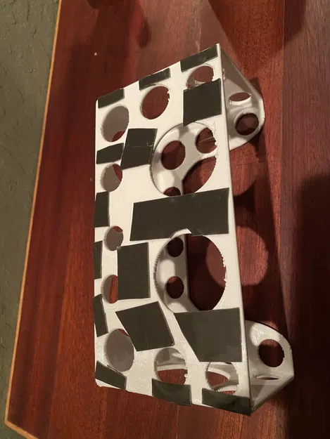 Giá đỡ khăn ướt cho trẻ em kiểu phô mai Thụy Sĩ - Image 2