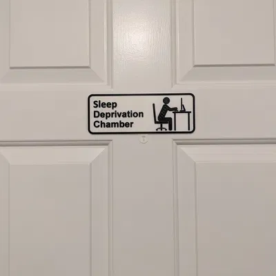 Biển hiệu văn phòng hài hước cho xưởng làm việc