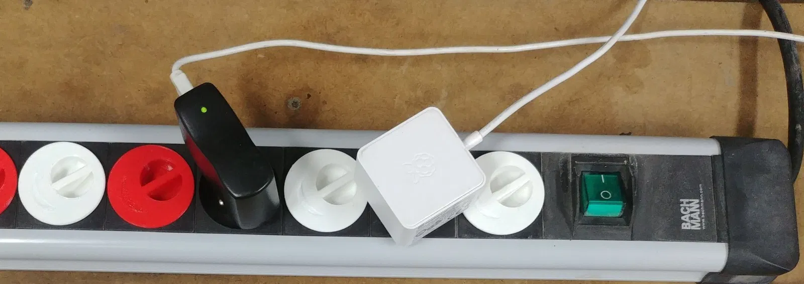 Bảo vệ ổ cắm chống bụi tiêu chuẩn EU và FR - Image 1