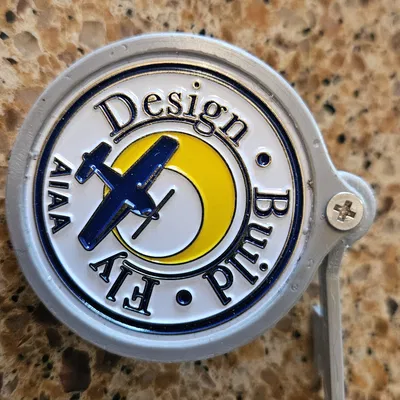 Giá đỡ đồng xu thách thức cho không gian làm việc