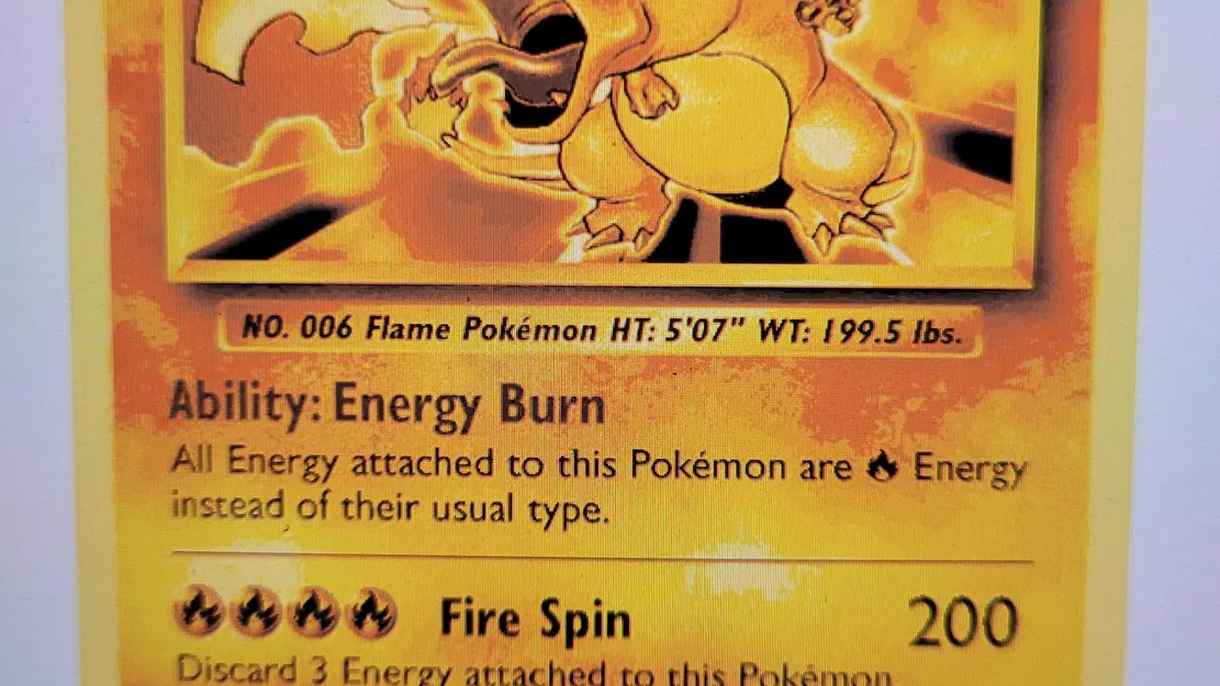 Thẻ bài Charizard không có logo Pikachu từ HueForge - Image 2