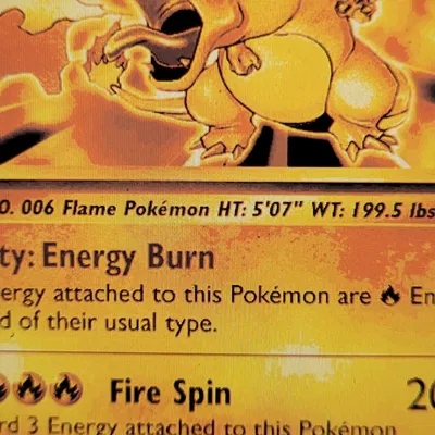 Thẻ bài Charizard không có logo Pikachu từ HueForge