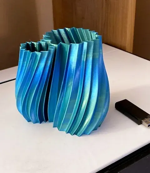 Bình hoa xoắn với ngăn chứa bút và bút chì - Image 3