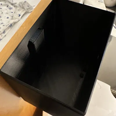 Thùng rác treo tường kiểu bình hoa dễ lắp đặt