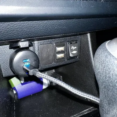 Giá đỡ cổng USB cho đầu DVD Corolla 2014