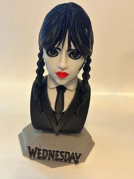 Tượng bán thân Wednesday Addams từ gia đình Addams - Image 1