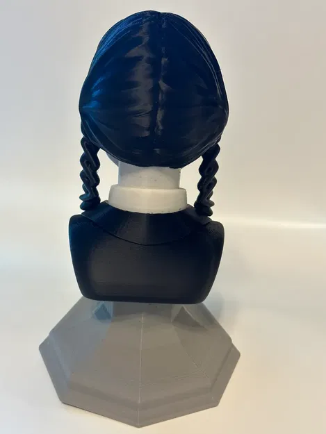 Tượng bán thân Wednesday Addams từ gia đình Addams - Image 2