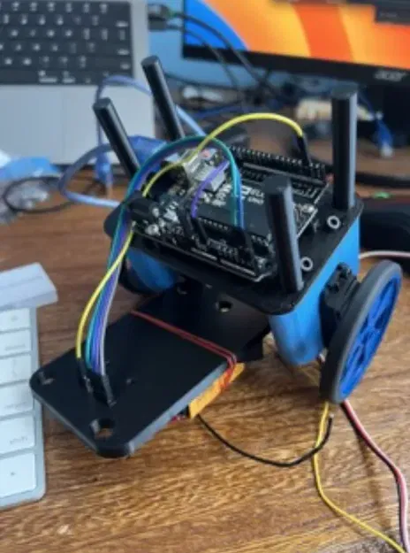 Robot cân bằng tự động sử dụng servo Parallax 360 - Image 3