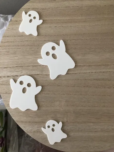 Móc khóa ma nhỏ không lỗ treo trang trí - Image 1