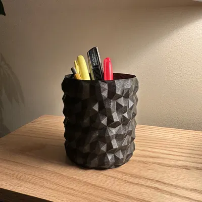 Chậu hoa thấp poly hoặc giá đỡ bút dễ in