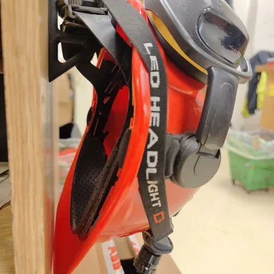 Giá treo tường thiết kế riêng cho vật nặng