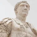 Tượng đài hoàng đế La Mã Trajan trong bảo tàng Glyptotek - Thumbnail 2