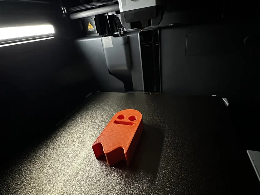 Giá đỡ cáp USB hình ma quái - Image 1