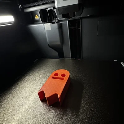 Giá đỡ cáp USB hình ma quái