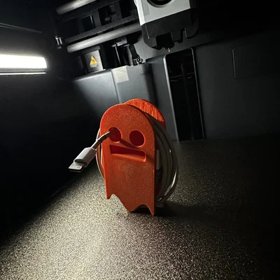 Giá đỡ cáp USB hình ma quái