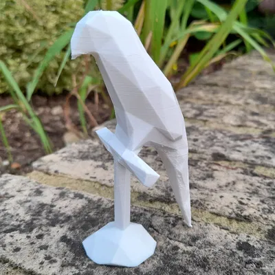 Chim vẹt thấp poly dễ thương trên giá đỡ