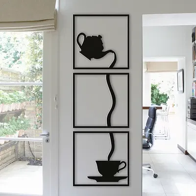 Ấm trà và tách trên đĩa lót