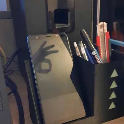 Giá đỡ bút và điện thoại đa màu sắc cho bàn làm việc