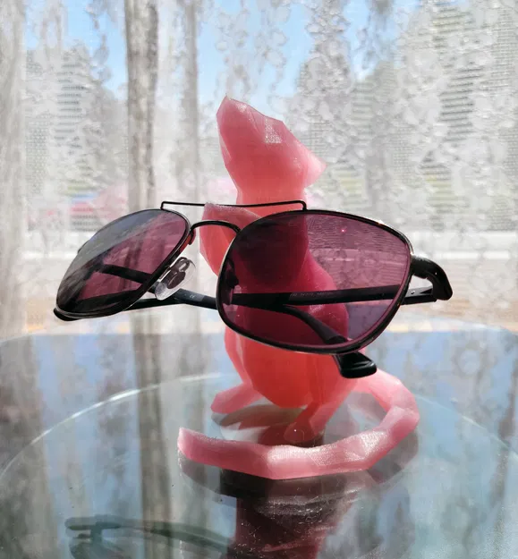 Giá đỡ kính hình chuột Valentino từ Macroglossum - Image 1