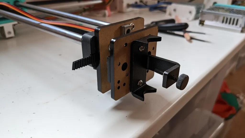 Giá đỡ bút dựa trên ray tuyến tính cho máy plotter - Image 1