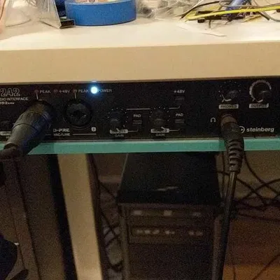 Kẹp gắn giao diện âm thanh Steinberg UR242 dưới bàn