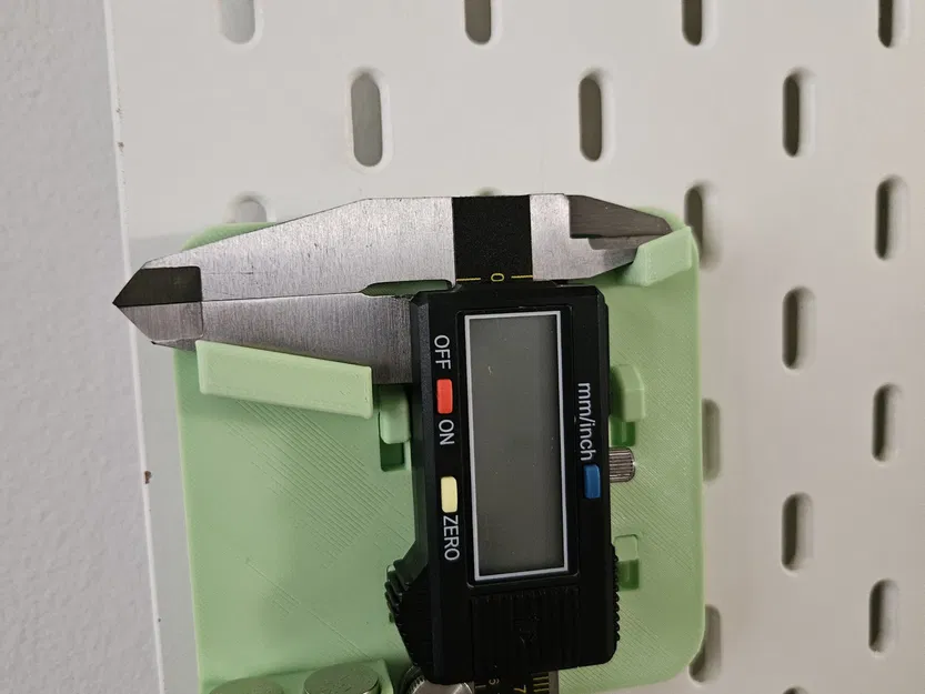 Giá đỡ thước cặp với khe pin LR44 cho Ikea SKADIS - Image 2