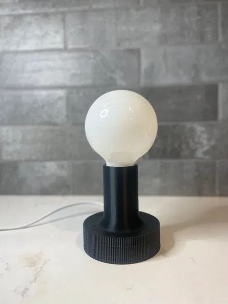 Đèn bàn RISE với thiết kế hiện đại và tinh tế - Image 1