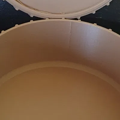 Hộp tròn có nắp với thiết kế hình dáng độc đáo