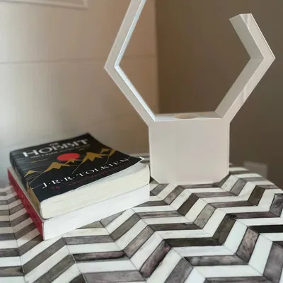 Đèn bàn REACTOR với bóng đèn thủy tinh sữa