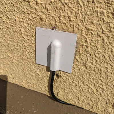 Nắp che cáp vào tường cho lắp đặt internet băng thông rộng