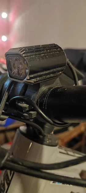 Giá đỡ cho đèn Lezyne Macro pro 1000 trên tay lái 35mm - Image 2