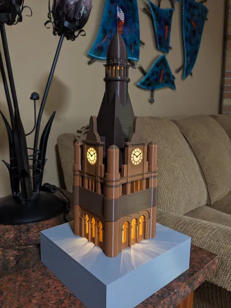 Tháp đồng hồ Tòa thị chính Milwaukee với thiết kế độc đáo - Image 1