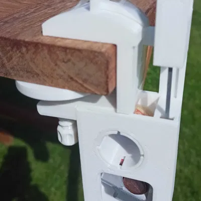 Cái kẹp bàn Tesa thiết kế lại hoàn toàn