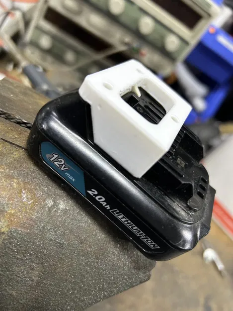 Giá đỡ pin Li-Ion 12V treo tường cho dụng cụ Makita - Image 1