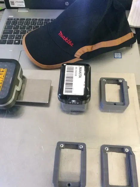 Giá đỡ pin 12V cho dụng cụ không dây Makita với khóa chống rơi - Image 1