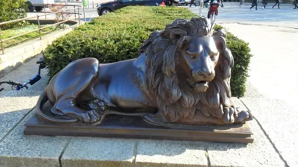 Tượng sư tử bằng sắt tại Holstentorplatz, Luebeck - Image 2