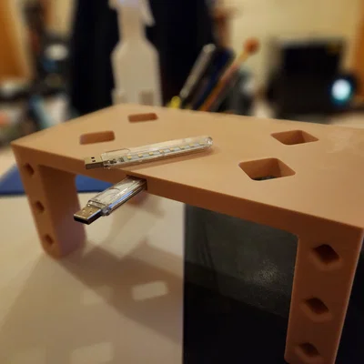 Giá đỡ màn hình với khe ánh sáng LED