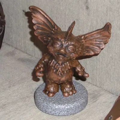 Mô hình Gremlin với giá đỡ từ MustangDave