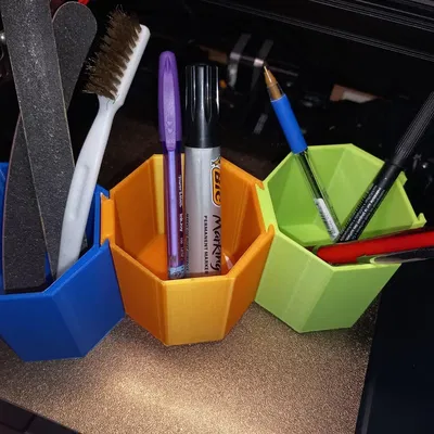 Giá đỡ bút với ba kích thước khác nhau