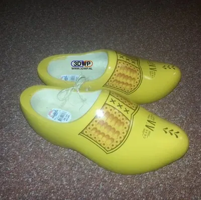 Giày gỗ ''Mô hình VV'' kích thước 43/44