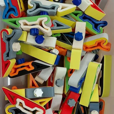 Công cụ chà nhám với kích thước giấy chà bên cạnh