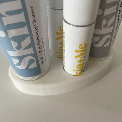 Giá đỡ cho sản phẩm Skin+Me: sữa rửa mặt, liều dùng hàng ng...