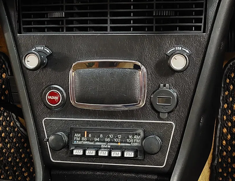 Viền radio Blaupunkt Frankfurt cho BMW 2002 năm 1976 - Image 1