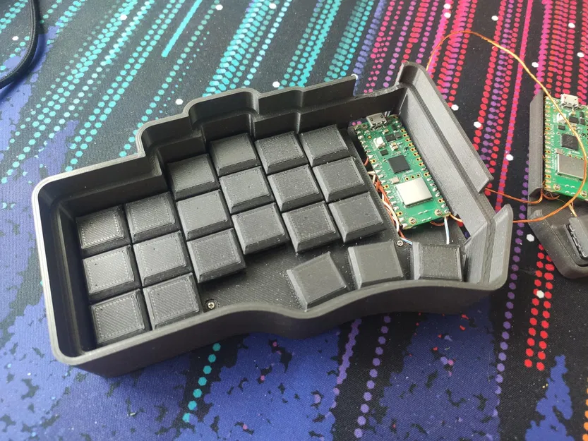 Hộp đựng di động cho bàn phím Piantor - Image 1